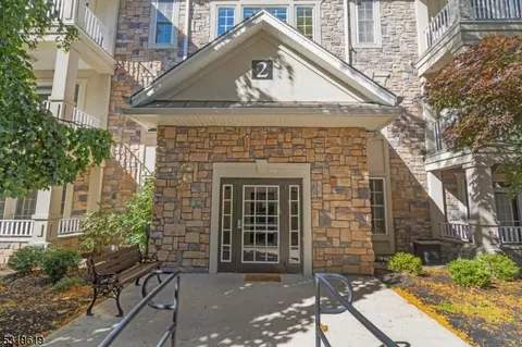 201 Holly Ln #201, Cedar Grove, NJ 07009