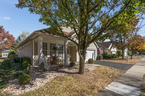 111 Kensington Cir, Belvidere, NJ 07823