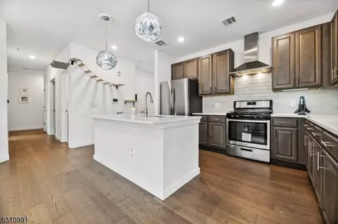 637 Lorhan Dr #637, Piscataway, NJ 08854