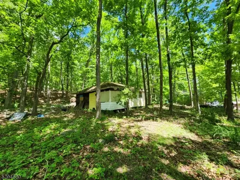 907 Plymouth Lake Dr E, Stillwater Twp, NJ 07860