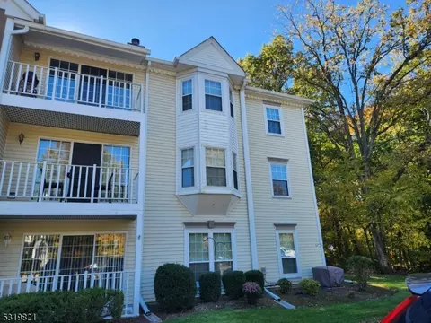 151 Linden St, Mahwah, NJ 07430