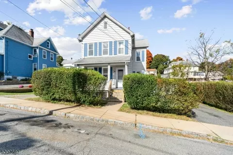 11 Spruce St, Dover, NJ 07801