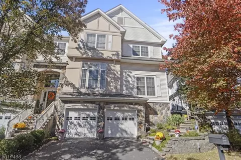 61 Winding Rdg, Oakland, NJ 07436