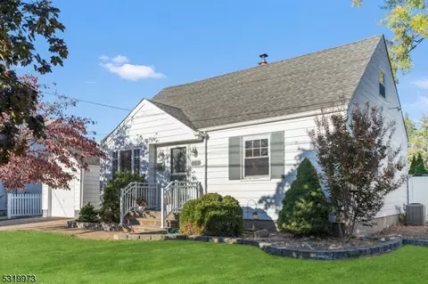 136 Willard Ave, Totowa, NJ 07512