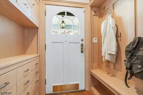 4 Windsor Pl, Montclair, NJ 07043 photo 6