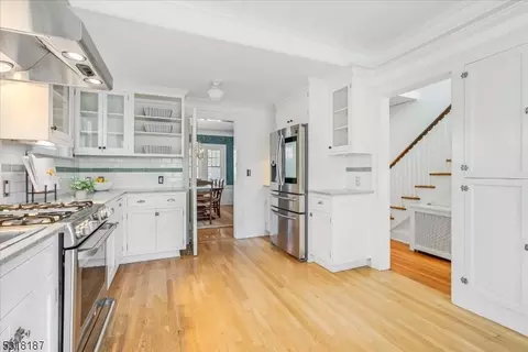 4 Windsor Pl, Montclair, NJ 07043 photo 19