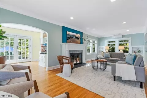 4 Windsor Pl, Montclair, NJ 07043 photo 8