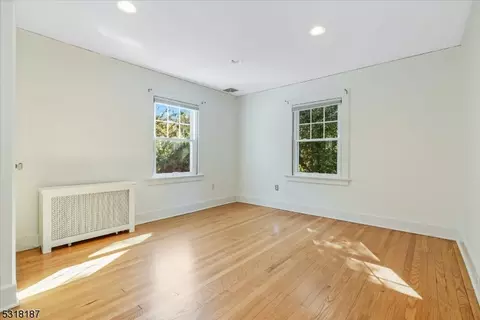 4 Windsor Pl, Montclair, NJ 07043 photo 24