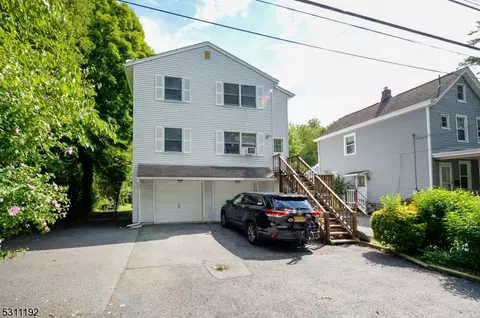42 Star Lake Rd, Bloomingdale, NJ 07403
