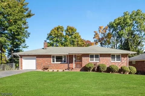 12 Hillcrest Dr, Little Falls, NJ 07424