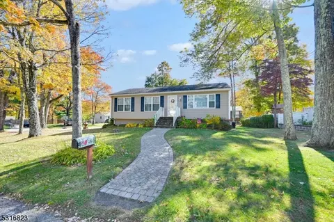 10 Pontiac Ct, West Milford, NJ 07480