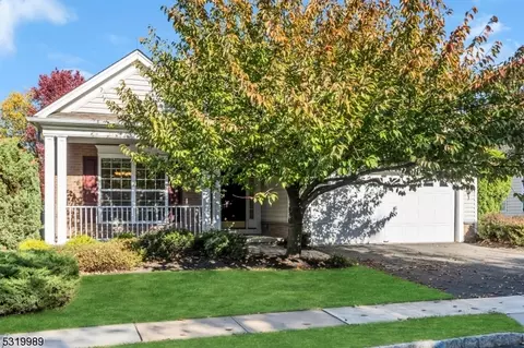 200 Stone Manor Dr, Franklin Twp, NJ 08873