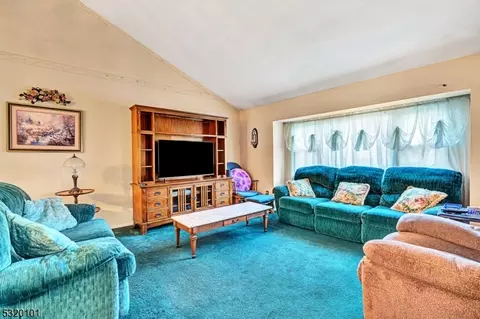284 Harris Ave, Middlesex, NJ 08846 photo 4