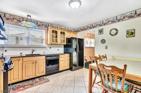 284 Harris Ave, Middlesex, NJ 08846 photo 11