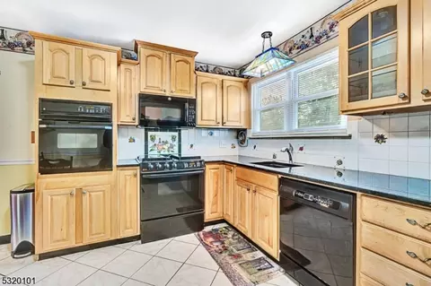 284 Harris Ave, Middlesex, NJ 08846 photo 9