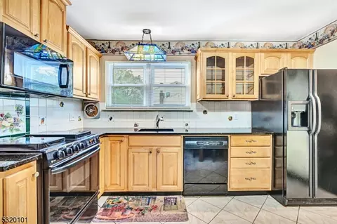 284 Harris Ave, Middlesex, NJ 08846 photo 8