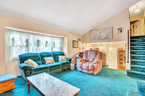 284 Harris Ave, Middlesex, NJ 08846 photo 5
