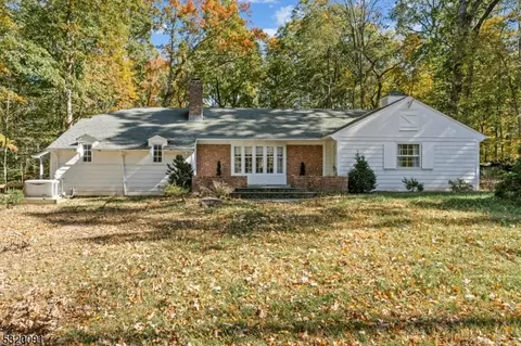 76 Round Top Rd, Warren, NJ 07059
