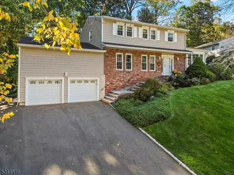 29 Pondview Rd, Morris Plains, NJ 07950
