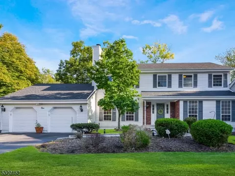 4 Cougar Cir, Wayne, NJ 07470