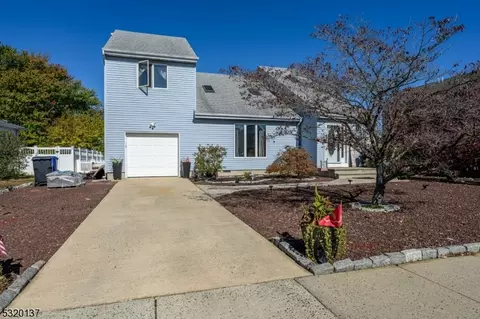 293 Jill Ct, Toms River, NJ 08753