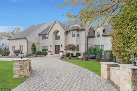 40 Hutton Dr, Mahwah, NJ 07430