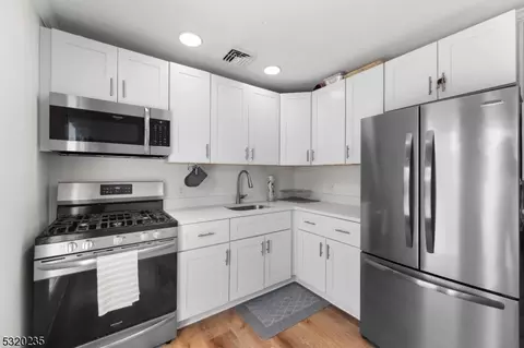 124 Third St, Middlesex, NJ 08846