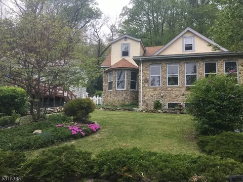 33 Lewis Ln, Belvidere, NJ 07823