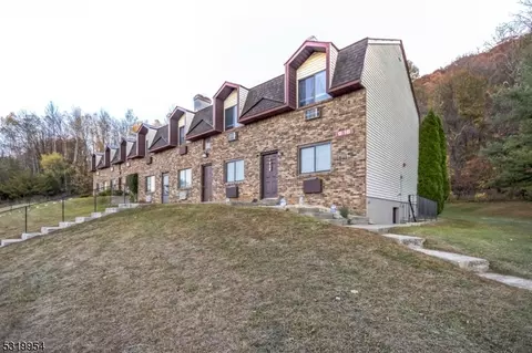 9 Great Gorge Ter, Vernon, NJ 07462