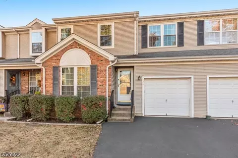 124 Grantham Dr, Somerset, NJ 08873