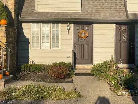 21 Wren Ct, Berkeley Heights, NJ 07922