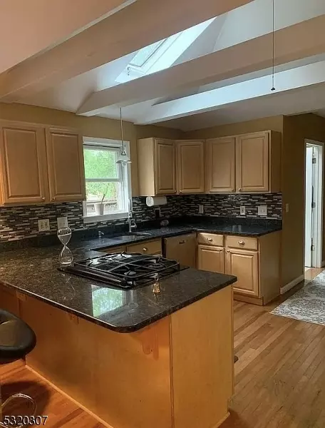 53 Riverlawn Dr, Wayne, NJ 07470