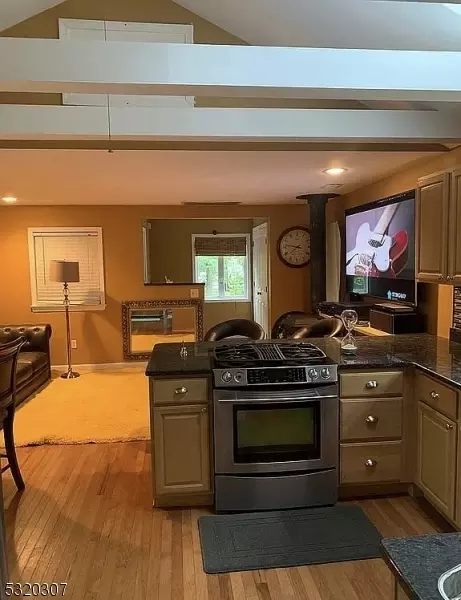 53 Riverlawn Dr, Wayne, NJ 07470 photo 2