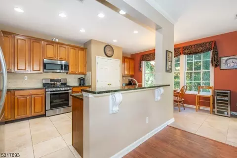 149 Levinberg Ln, Wayne, NJ 07470 photo 10