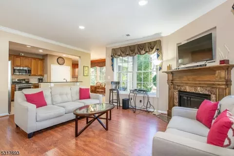 149 Levinberg Ln, Wayne, NJ 07470 photo 3