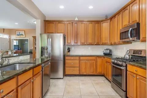 149 Levinberg Ln, Wayne, NJ 07470 photo 8