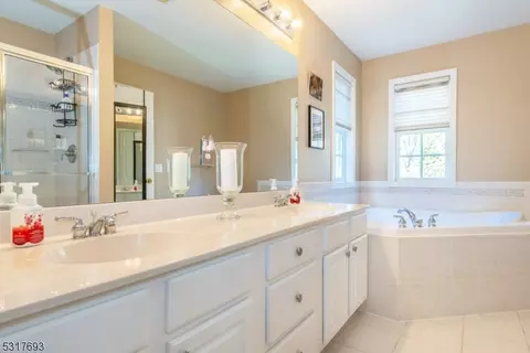 149 Levinberg Ln, Wayne, NJ 07470 photo 22