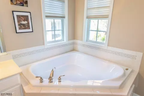 149 Levinberg Ln, Wayne, NJ 07470 photo 23