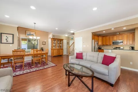 149 Levinberg Ln, Wayne, NJ 07470 photo 6