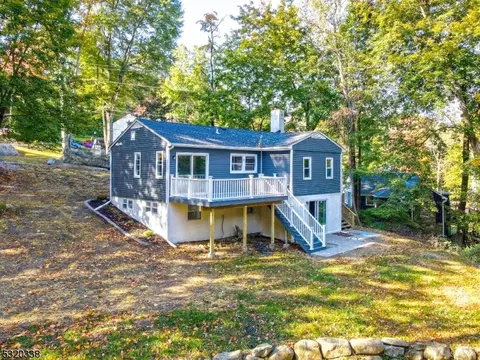 54 Glenside Trl, Sparta, NJ 07871
