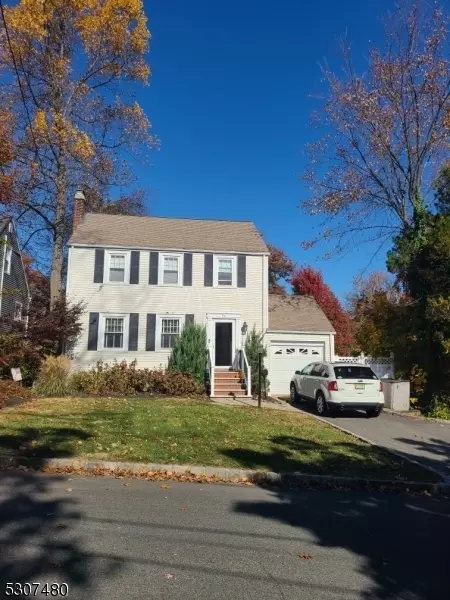 40 Concord Dr, Livingston, NJ 07039