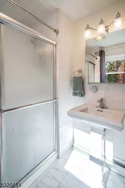 Bath - 18 Ackerson Ln, Upper Saddle River, NJ 07458 photo 3 of 3