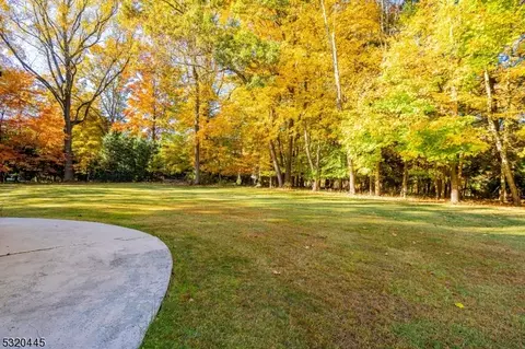 Exterior - 18 Ackerson Ln, Upper Saddle River, NJ 07458 photo 4 of 11