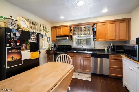 Kitchen - 18 Ackerson Ln, Upper Saddle River, NJ 07458 photo 4 of 4