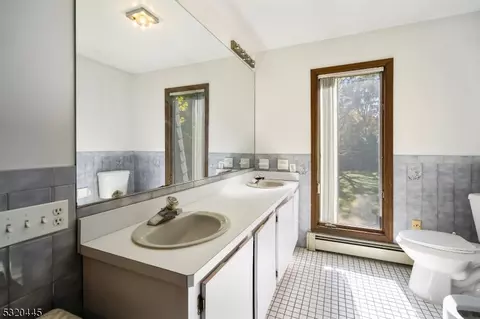 Bath - 18 Ackerson Ln, Upper Saddle River, NJ 07458 photo 2 of 3