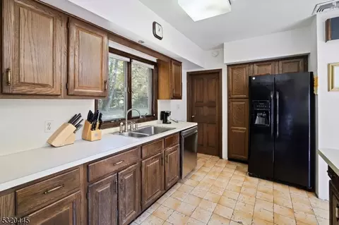 Kitchen - 18 Ackerson Ln, Upper Saddle River, NJ 07458 photo 2 of 4