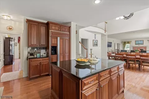 24 Greentree Dr, Green Twp, NJ 07821