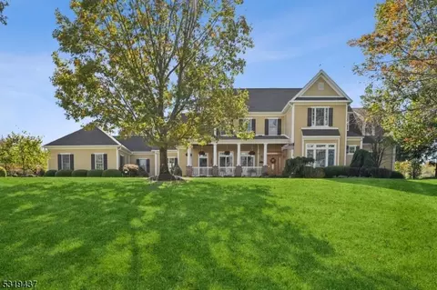 5 Winterberry Ct, Readington Twp, NJ 08889