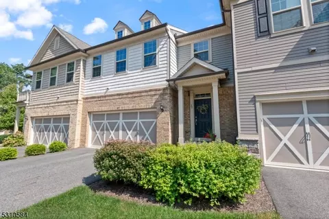 37 Albert Ct, Randolph, NJ 07869