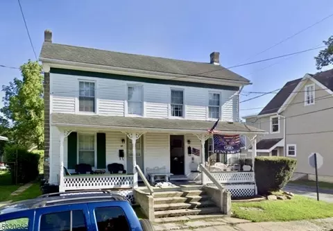 14-16 E Johnston St, Washington, NJ 07882